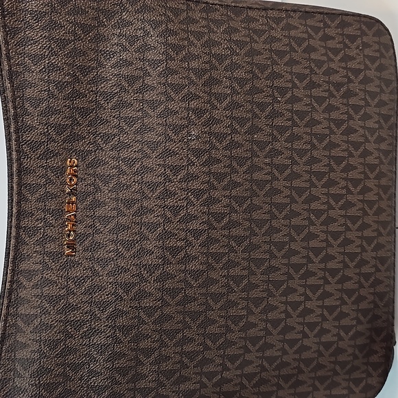 Michael Kors Handbag/ Like New Condition - Picture 2 of 7